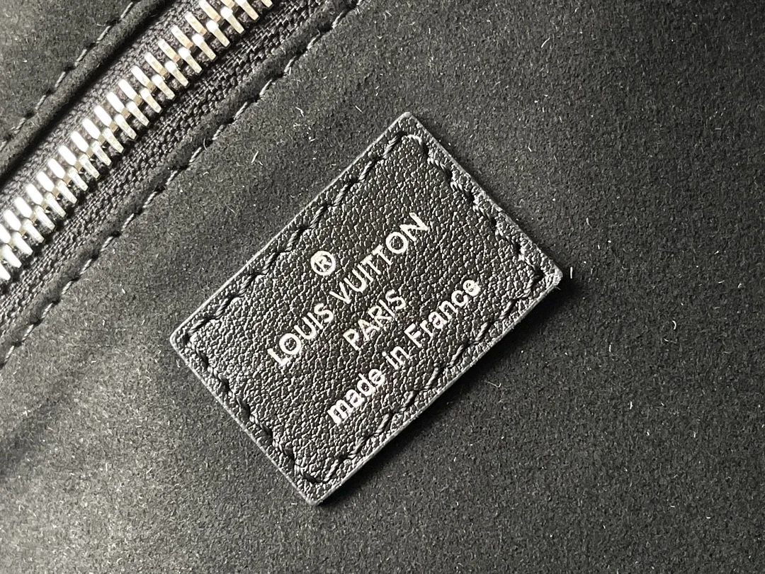 Louis Vuitton M25143 Classic Lambskin Shoulder Bag Shoulder Bag - Detail view 9