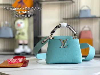 <p> 特级精品原厂皮M98477 M55921冰蓝配水蛇金扣 </p><p>首款由全粒纹Taurillon小牛皮裁制而成的Capucines迷你手袋 顶部手柄 配有饰钉的侧边圆环以及标识处均裹有对比色蜥蜴皮 展现低调而细腻的奢华质感 </p><p> 进口荔枝纹牛皮</p><p> 原厂全钢拉丝五金</p><p>详细尺寸:21*14*8cm</p>