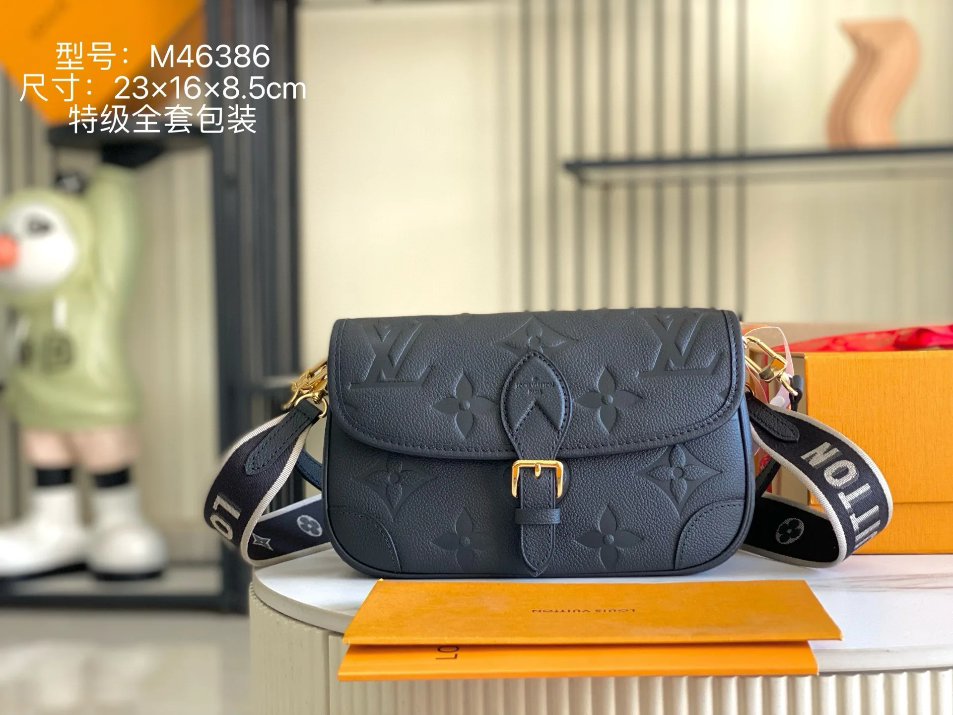 LVM46386  特级全钢五金意大利A级皮包 斜挎包