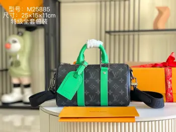 <p> 163 芯片 特级配全套包装调价  特级全钢五金 原厂皮M25885 皮料是正品代工厂意大利A级皮料 特级正品 :所谓的特级正品 是在于品质 五金 面料 手工 油边 A级出品 拍摄图跟产品一致丶配图上的全套包装.尺寸:25x15x11CM</p>
