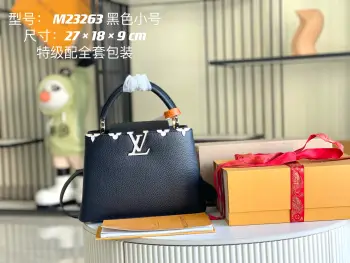 <p>特级配全套包装 变码芯片 特级精品原厂皮 M23263小号 贝壳花冠黑色金扣 CapucinesBB手袋本季讲述全新的Capucines故事 精致的金属色Monogram花卉饰带 使此款经典手袋散发出更加柔美的气质 精致的白色包身搭配金色花冠装饰 优雅而实用 </p><p>详细特征27.0 x 18.0 x 9.0 cm</p>