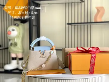 <p>特级配全套包装P变码芯片 特级精品原厂皮 M23950 蓝色配白色金升级版五金 本款 Capucines 迷你手袋取材 Taurillon 皮革 以珐琅 Monogram 花簇和耀目链环构筑花卉链条 每只花卉均通过手工抛光和上釉显色 彰显品牌精湛匠艺 尺寸  21x 14x 8 厘米</p>