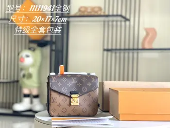 <p>特级配全套包装调价  特级全钢五金 原厂皮 M11941  变码芯片 皮料是正品代工厂意大利A级皮料 特级正品 :所谓的特级正品 是在于品质 五金 面料 手工 油边 A级出品 拍摄图跟产品一致丶配图上的全套包装.尺寸:20x17x7CM</p>