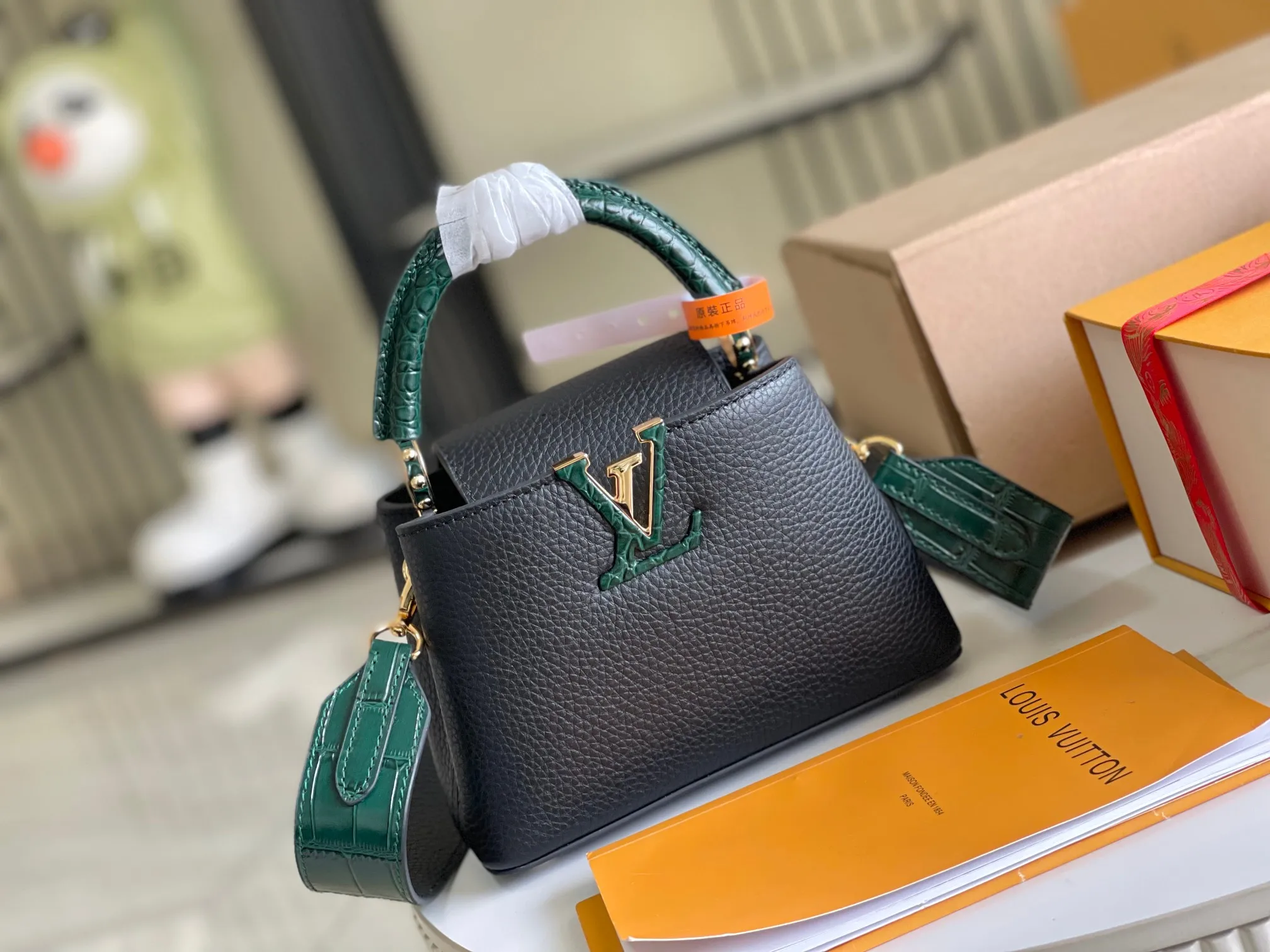 LVM91697 黑色鳄鱼纹金扣手袋 斜挎包 - 细节图 2