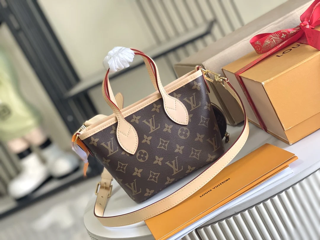 LVM46705 意大利A级真皮手提包 斜挎包 - 细节图 4