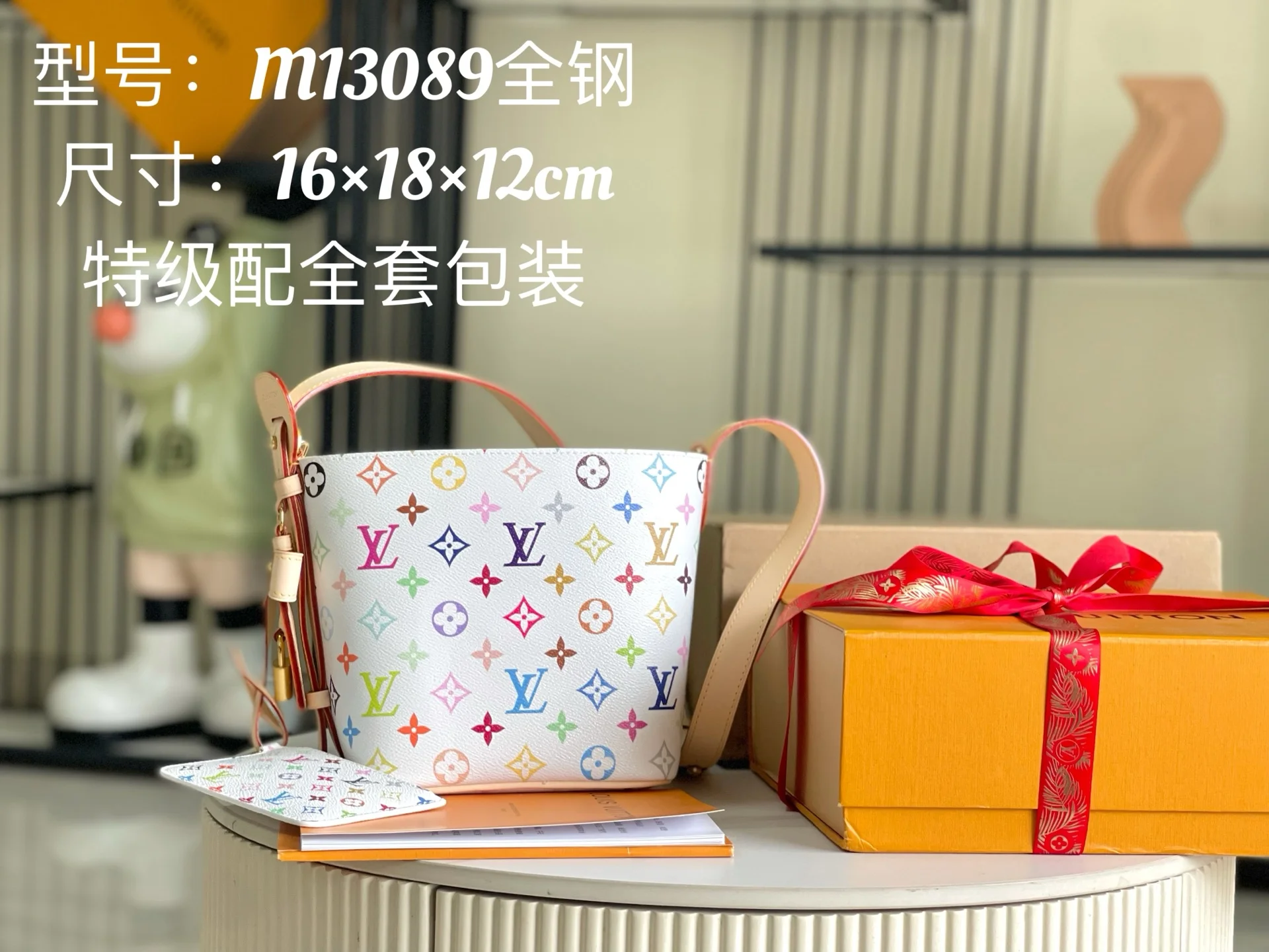 原单LV女包|高仿LV女包|精仿LV女包|一比一LV女包<p> 163 芯片  特级全钢五金 原厂皮 M13089 白彩 皮料是意大利A级皮料是在于品质 五金 面料 手工 油边 A级出品 图片跟产品一致丶配全套包装.尺寸:16x18.5x12CM</p>