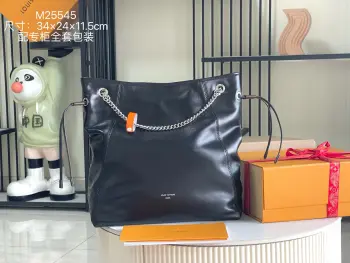 <p> 163 芯片 特级配全套包装特级全钢五金 原厂皮M25545 皮料是正品代工厂意大利A级皮料 特级正品 :所谓的特级正品 是在于品质 五金 面料 手工 油边 A级出品 拍摄图跟产品一致丶配图上的全套包装.尺寸:34x24x11.5CM</p>