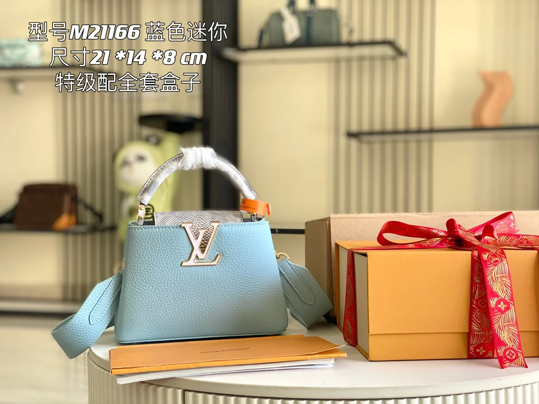 原单LV女包|高仿LV女包|精仿LV女包|一比一LV女包<p>特级配全套包装 特级精品原厂皮 M21166 M21165雾霾蓝配异域沙蛇贝壳扣  本款 Capucines Mini 手袋取材 Taurillon 皮革 以异域沙蛇皮革塑造翻盖和手柄 再将贝壳嵌入 LV 标识 可拆卸宽幅肩带方便斜挎和肩背 顶部手柄可供手提和肘挎 </p><p>详细特征</p><p>21x14x8厘米 长度 x 高 x 宽 </p>