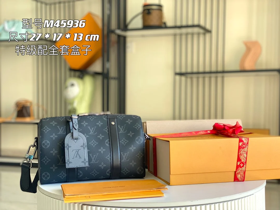 原单LV男包|高仿LV男包|精仿LV男包|一比一LV男包<p> 163 芯片  特级全钢五金 原厂皮 M45936皮料是正品代工厂意大利A级皮料 特级正品 :所谓的特级正品 是在于品质 五金 面料 手工 油边 A级出品 拍摄图跟产品一致丶配图上的全套包装.尺寸:27x17x13CM</p>