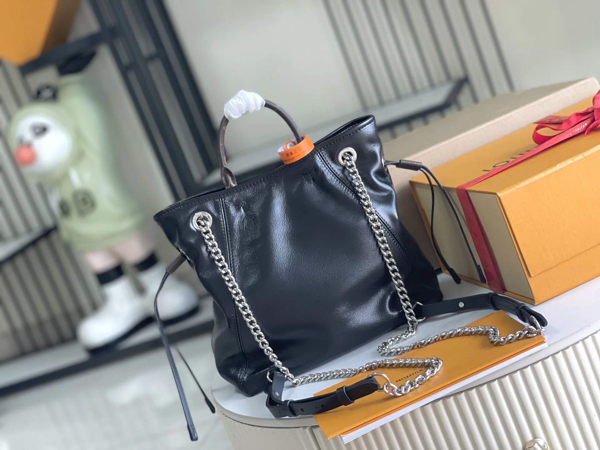 Louis Vuitton M25522 Premium All-Steel Hardware Italian Grade A Leather Shoulder Backpack - Detail view 4