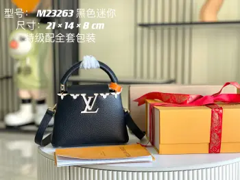<p>特级配全套包装变码芯片 特级精品原厂皮 M23263贝壳黑色金扣  贝壳花冠五金CapucinesMini迷你号 皮革包身的顶部边缘环绕花朵恰似经典 Monogram 花卉的绽放 为简约线条添缀一丝华美 本款CAPUCINES mini手袋彰显优雅奢华 </p><p>详细尺寸 21.0×14.0×8.0cm</p>