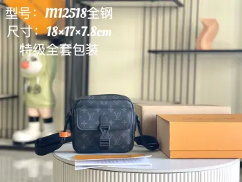 <p> 变码芯片 特级全钢五金 原厂皮 M12518 黑花 皮料是意大利A级皮料是在于品质 五金 面料 手工 油边 A级出品 图片跟产品一致丶配全套包装.尺寸:18x17x7.5CM </p> <p> 变码芯片 特级全钢五金 原厂皮 M12518 黑花 皮料是意大利A级皮料是在于品质 五金 面料 手工 油边 A级出品 图片跟产品一致丶配全套包装.尺寸:18x17x7.5CM </p>