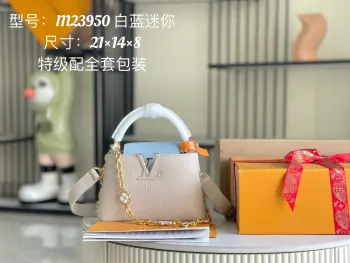 <p>特级配全套包装P变码芯片 特级精品原厂皮 M23950 奶白拼蓝 升级版五金 本款 Capucines 迷你手袋取材 Taurillon 皮革 以珐琅 Monogram 花簇和耀目链环构筑花卉链条 每只花卉均通过手工抛光和上釉显色 彰显品牌精湛匠艺 尺寸  21x 14x 8 厘米</p>