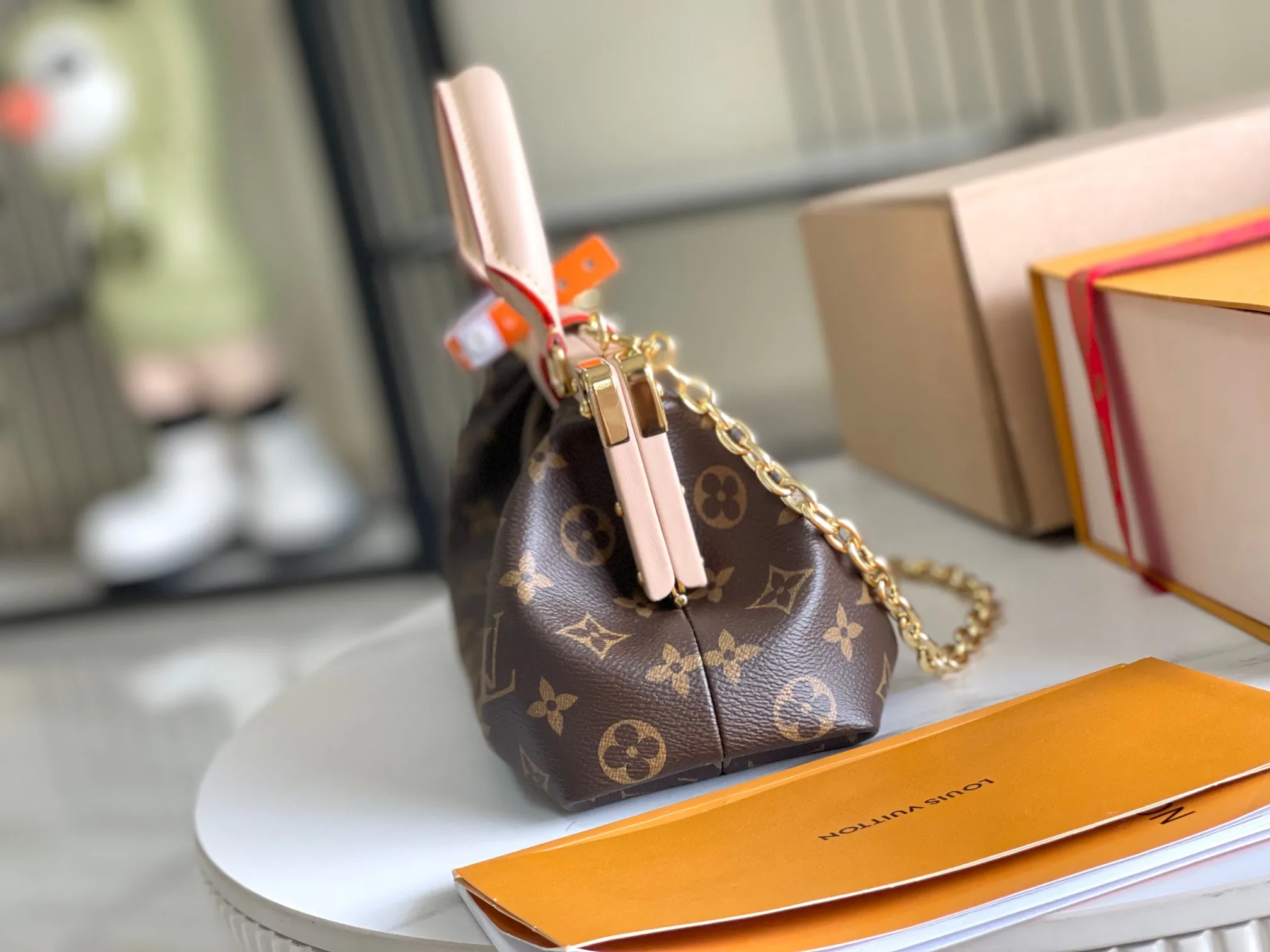 Louis Vuitton M46544 Italian Grade A Monogram Leather Handbag Shoulder Bag - Detail view 2