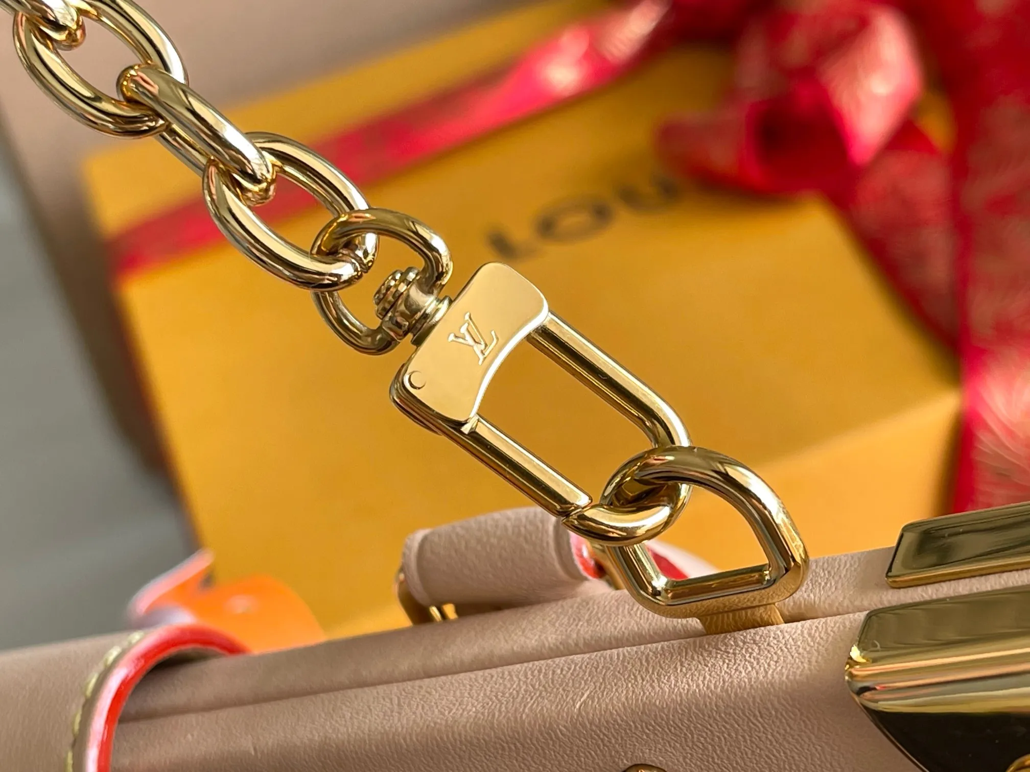 Louis Vuitton M46544 Italian Grade A Monogram Leather Handbag Shoulder Bag - Detail view 4