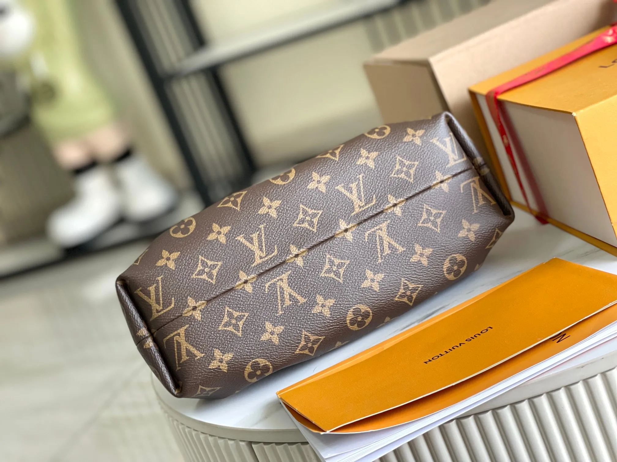 Louis Vuitton M46544 Italian Grade A Monogram Leather Handbag Shoulder Bag - Detail view 5