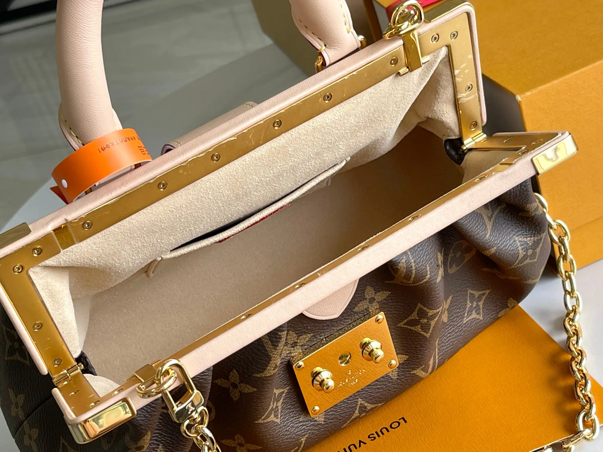 Louis Vuitton M46544 Italian Grade A Monogram Leather Handbag Shoulder Bag - Detail view 7