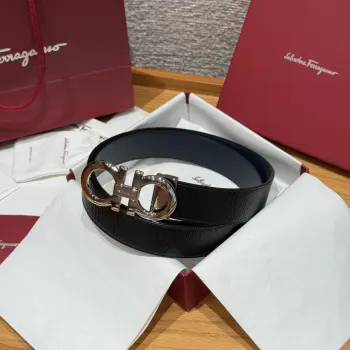 <p>Ferragamo.菲拉格慕 </p><p>全套包装 宽度3.5cm 高级定制款男士皮带 双面进口牛皮 可双面使用 自行选择搭配 真材实料 很有质感 时尚经典不失风范 搭配精品尾夹扣 长短可自行裁剪</p>