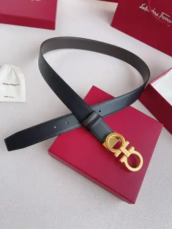 <p> Ferragamo.菲拉格慕 </p><p>全套包装 支持NFC扫码 宽度3.5cm  高级定制款男士皮带牛皮 可双面使用 自行选择搭配 真材实料 很有质感 时尚经典不失风范 搭配精品尾夹扣 长短可自行裁剪</p>