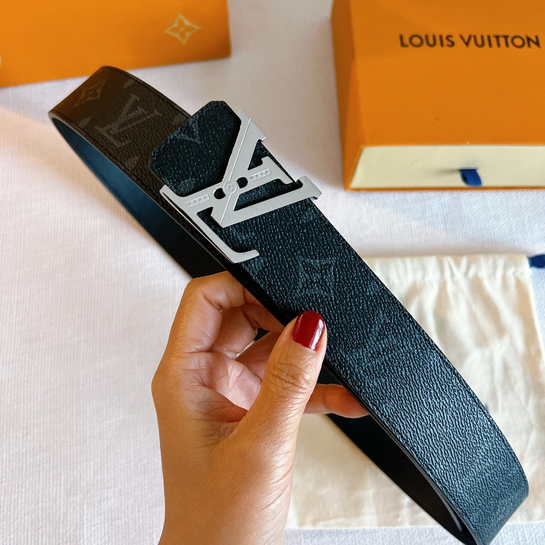 原单LV皮带|高仿LV皮带|精仿LV皮带|一比一LV皮带<p> LV.路易威登</p><p> 高版本 40mm宽度 正品一体铸造五金钢扣 原厂皮料 双面原厂定制牛皮面料 性价比高.全套包装.</p>