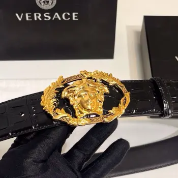 <p> 范思哲 新款 牛皮革腰带 点缀Buckle Crest配件 饰扣以品牌标志性Medusa为核心素 融合Greca图案与茛苕纹细节 4.0cm </p>