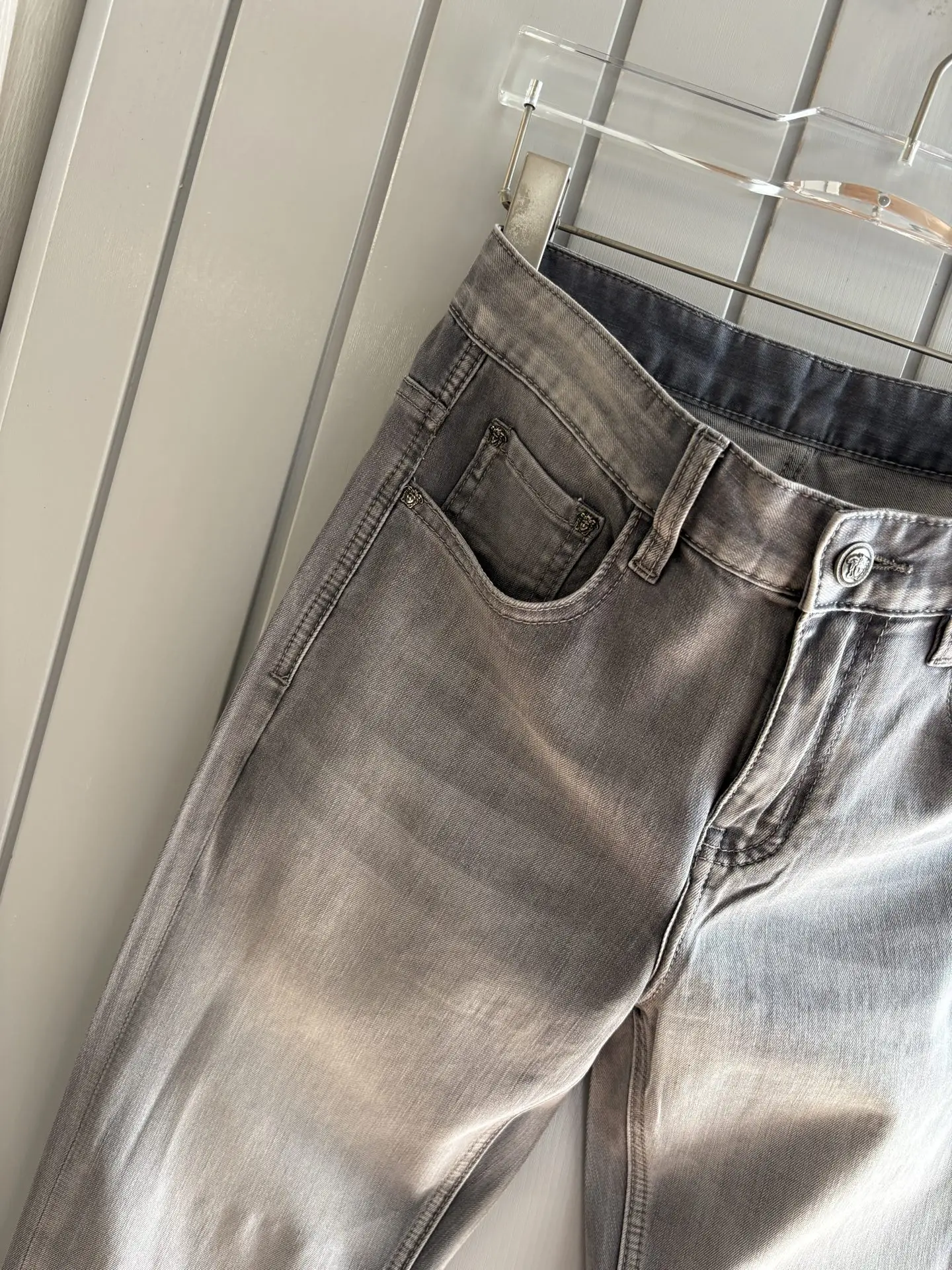 Versace 2026 Spring/Summer Design Recommendations: Hot Selling Jeans - Detail view 5