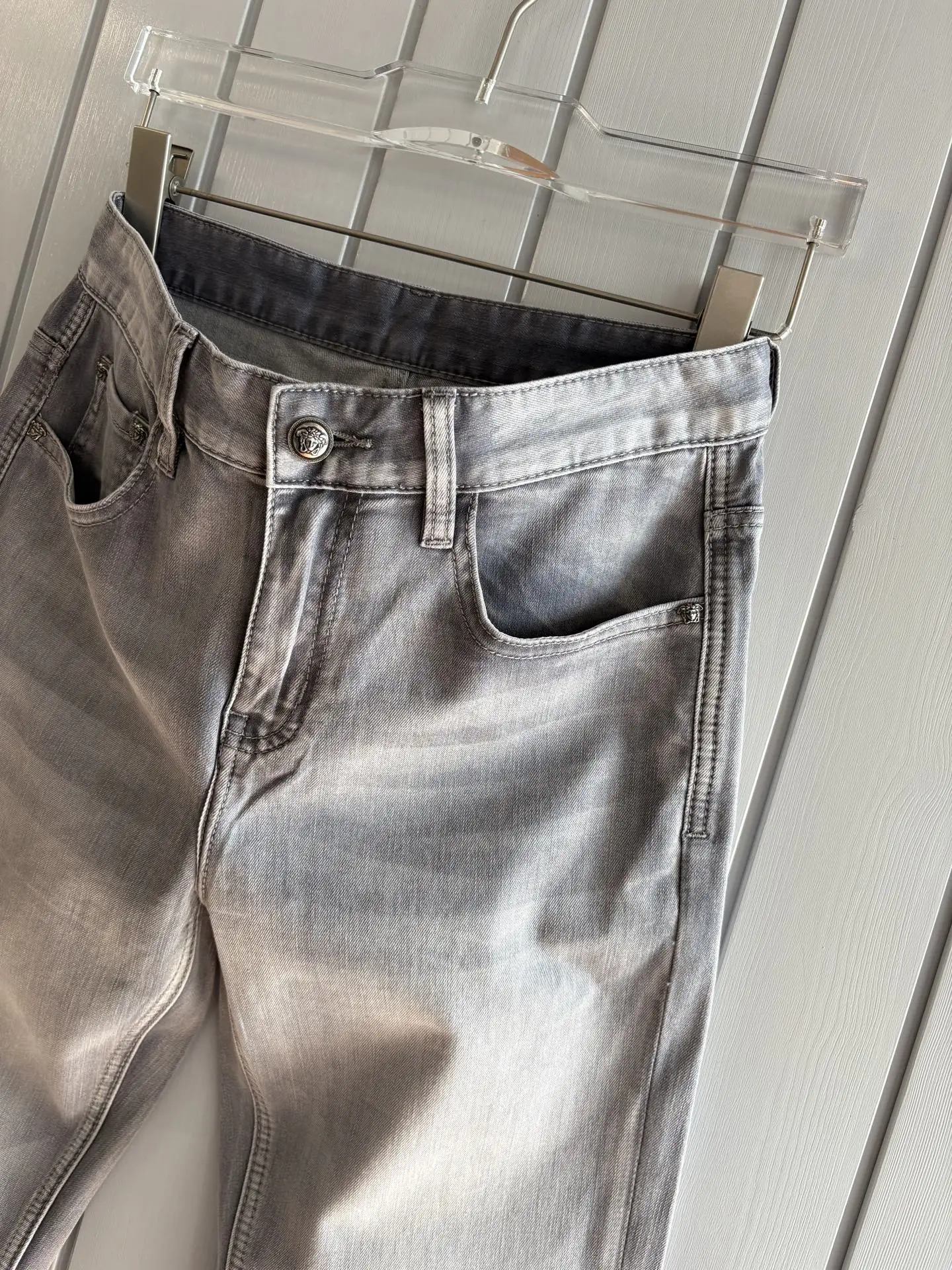 Versace 2026 Spring/Summer Design Recommendations: Hot Selling Jeans - Detail view 6