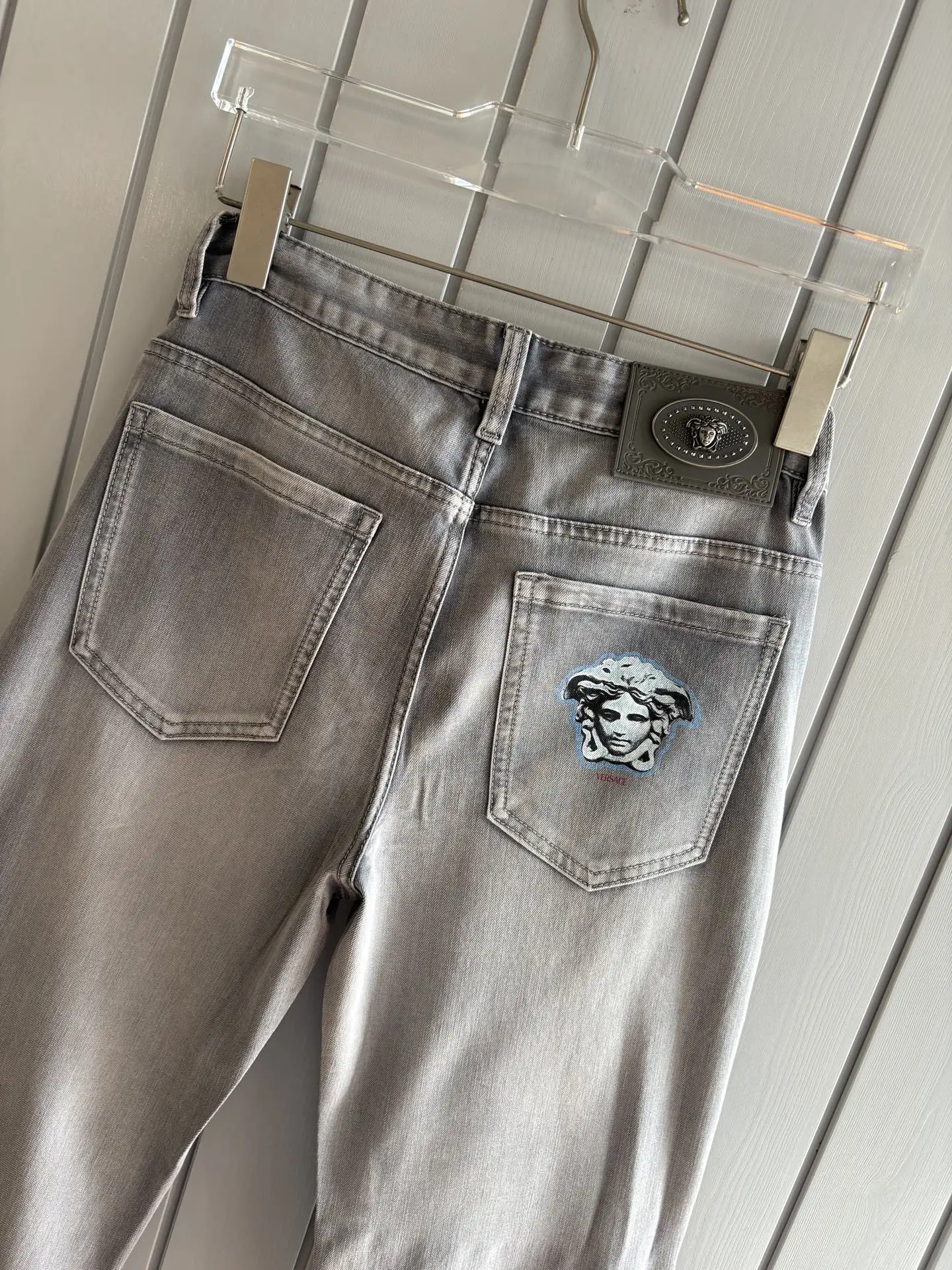 Versace 2026 Spring/Summer Design Recommendations: Hot Selling Jeans - Detail view 8