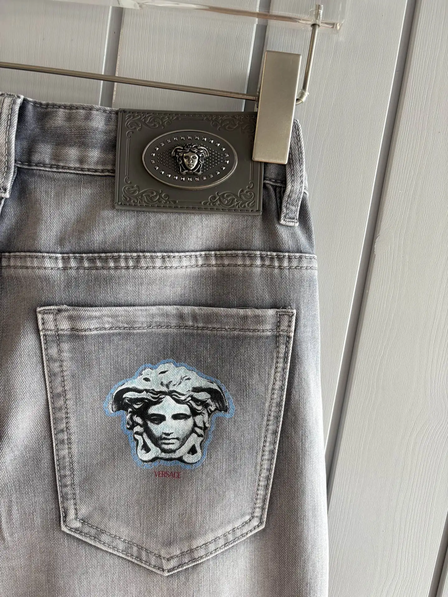 Versace 2026 Spring/Summer Design Recommendations: Hot Selling Jeans - Detail view 9