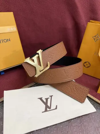 <p> LV Dimension Drift 双面腰带以路易威登的经典素挥洒街头型格 Monogram 图案一面更显前卫锋芒 光滑皮革一面释放儒雅气息 精工雕琢的搭扣别出心裁 </p>