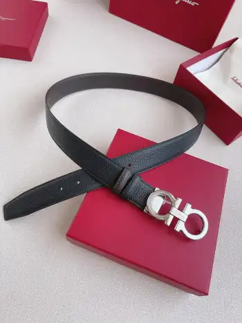 <p> Ferragamo.菲拉格慕 </p><p>全套包装 支持NFC扫码 宽度3.5cm 高级定制款男士皮带 双面进口牛皮 可双面使用 自行选择搭配 真材实料 很有质感 时尚经典不失风范 搭配精品尾夹扣 长短可自行裁剪</p>