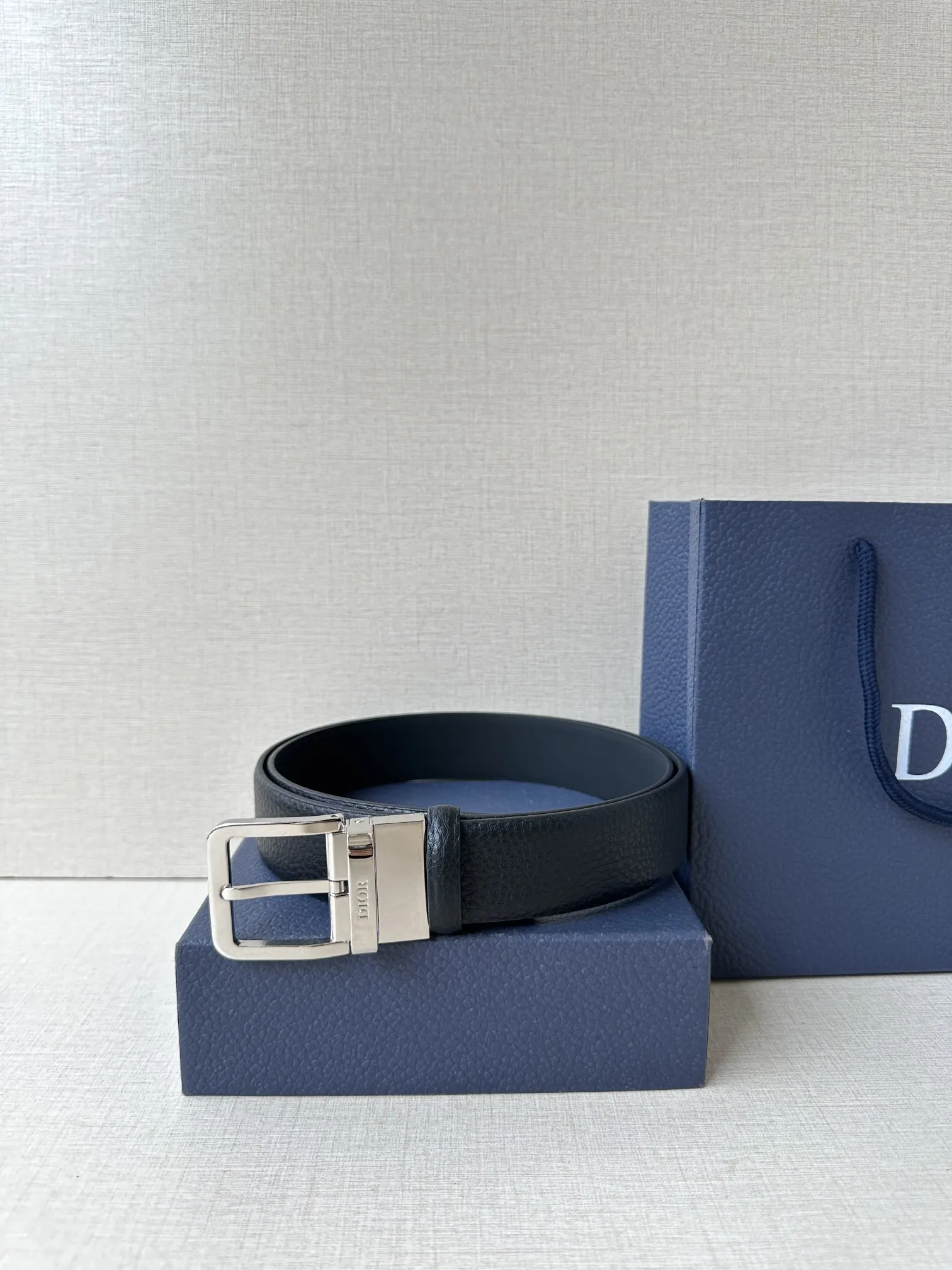 Dior Men s Double-Sided Imported Cowhide Genuine Leather Belt - Detail view 3