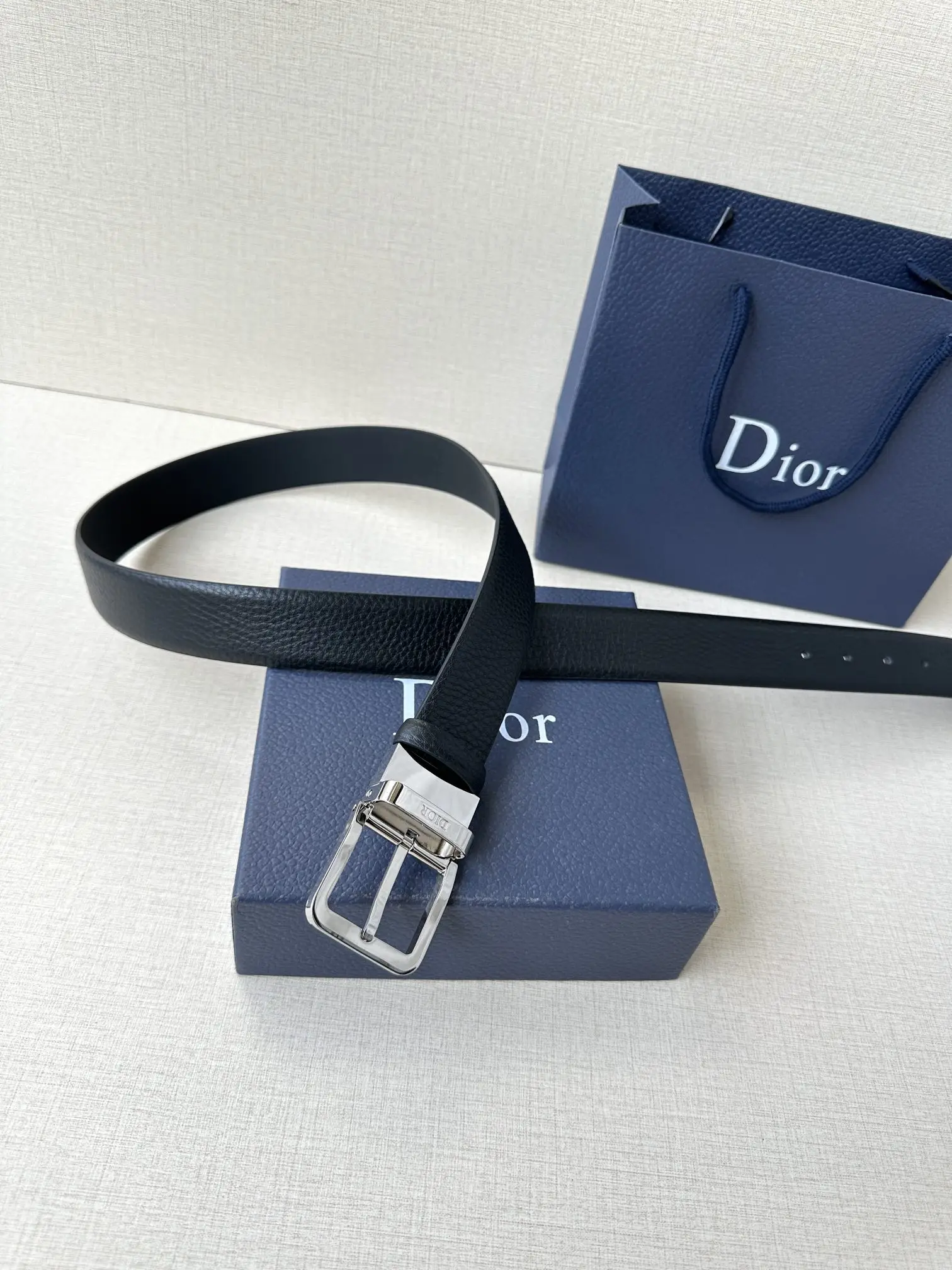 Dior Men s Double-Sided Imported Cowhide Genuine Leather Belt - Detail view 4