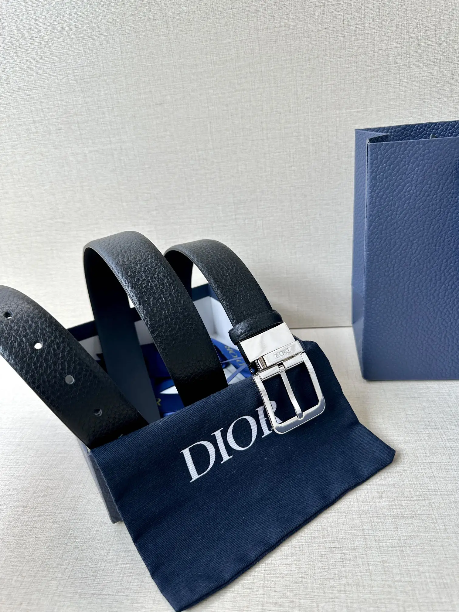Dior Men s Double-Sided Imported Cowhide Genuine Leather Belt - Detail view 5