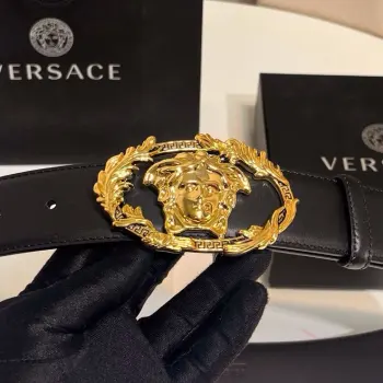 <p> 范思哲 新款 牛皮革腰带 点缀Buckle Crest配件 饰扣以品牌标志性Medusa为核心素 融合Greca图案与茛苕纹细节 4.0cm </p>