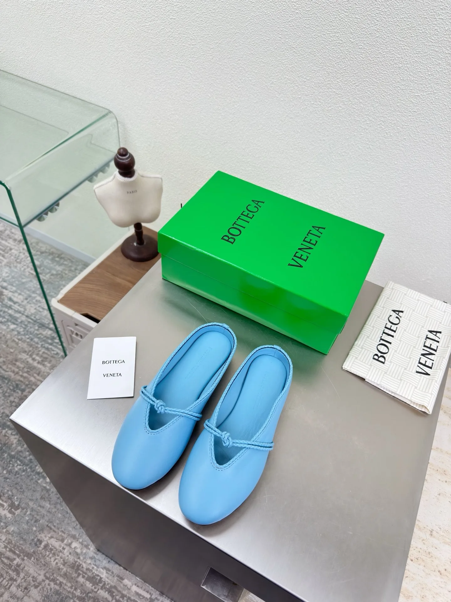 原单BV女鞋|高仿BV女鞋|精仿BV女鞋|一比一BV女鞋<p>高版本出厂</p><p>Bottega Veneta/BV F065 2026ss新款结绳玛丽珍半包拖鞋乐福鞋 </p><p>高定的配色 BV Rosa 芭蕾舞鞋 平底设计 柔软舒适 内置垫脚 云朵般舒适 </p><p>手工编织花边 镶嵌鞋口 超级柔软舒适 </p><p>鞋面车线选用意大利电脑针车 做工精细 采用热熔胶定型鞋头 后跟 易回弹不变形 码数 35-42 40.41.42订做不退换 </p>