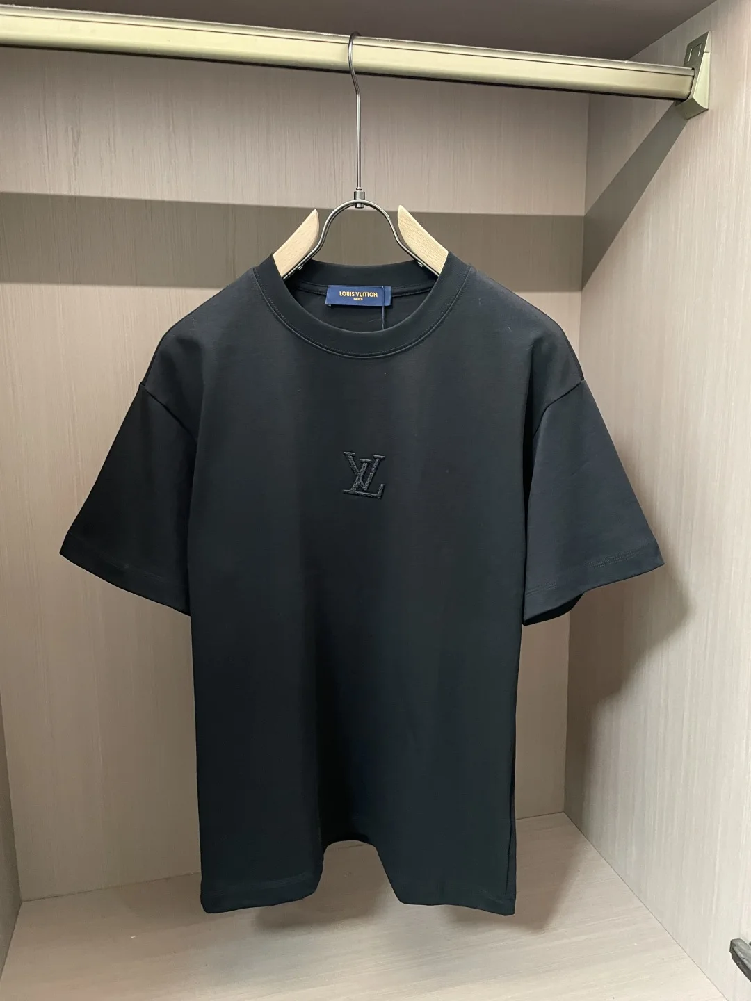 原单短袖T恤男装|高仿短袖T恤男装|精仿短袖T恤男装|一比一短袖T恤男装<p>2026春夏款/官网同步</p><p>面料采用重磅纯棉精梳棉面料OS宽松版型 上身版型超正 日常百搭 衣橱必备单品 </p><p>尺码 S-2XL </p>
