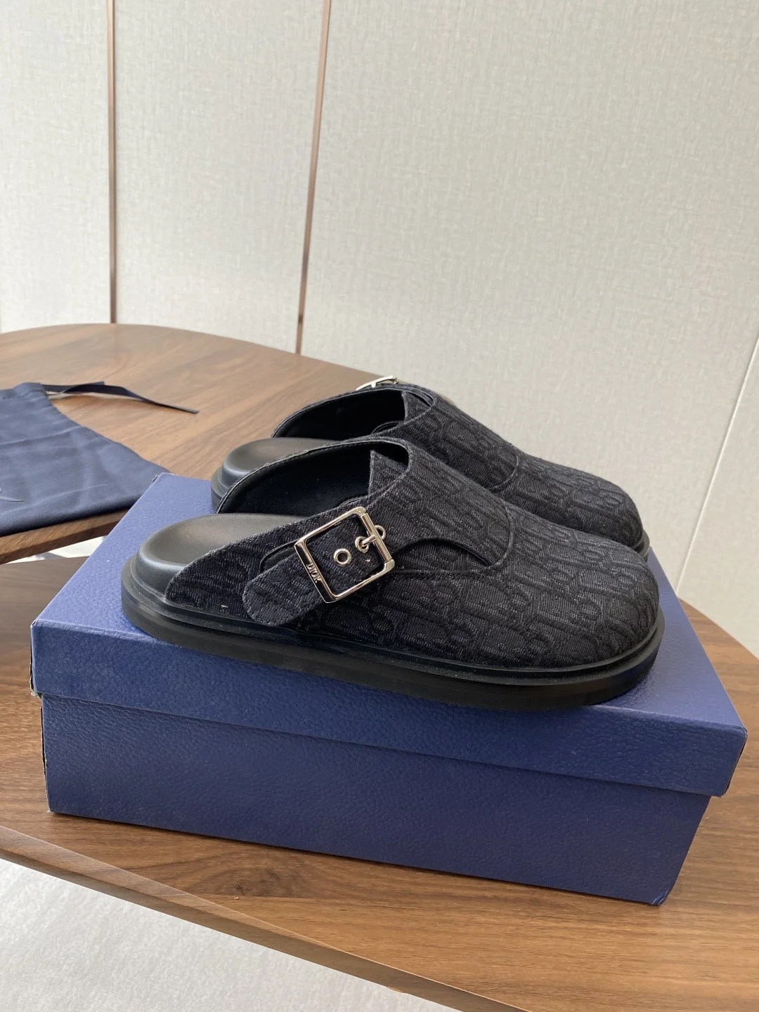 Dior 25ss Spring/Summer Latest Men s Ultra-light Foam Sole Closed-toe Slippers - Detail view 2