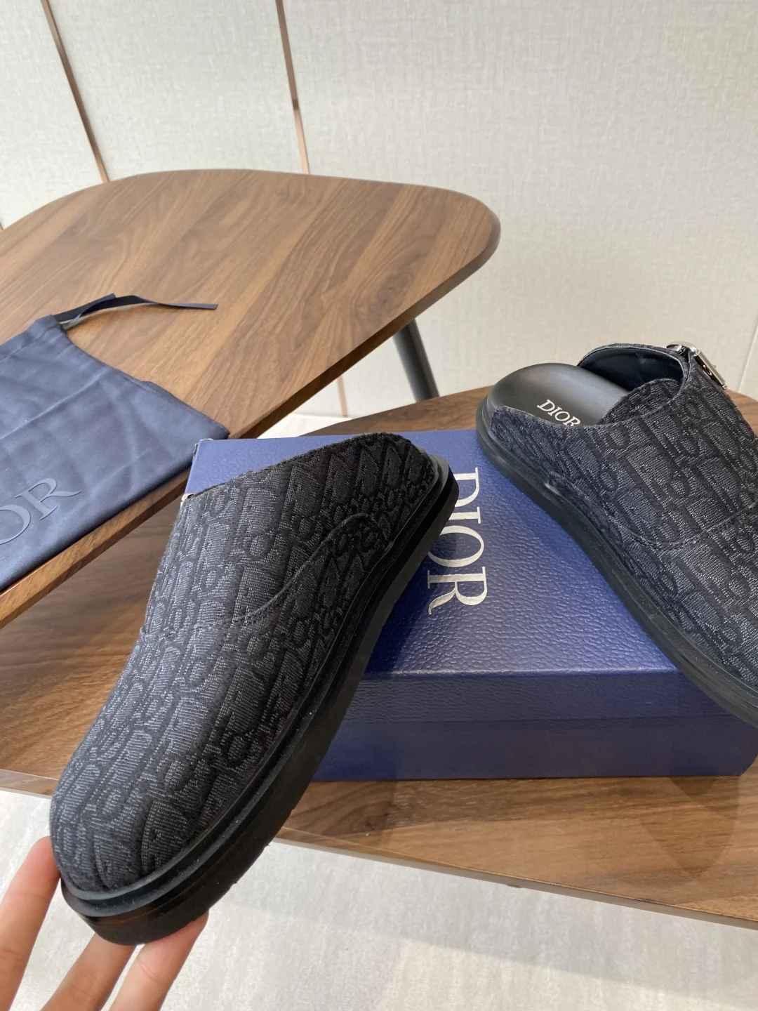 Dior 25ss Spring/Summer Latest Men s Ultra-light Foam Sole Closed-toe Slippers - Detail view 5