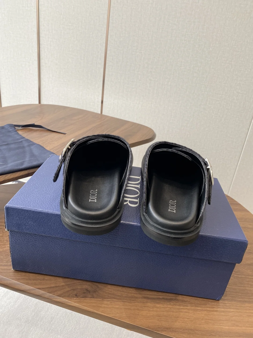 Dior 25ss Spring/Summer Latest Men s Ultra-light Foam Sole Closed-toe Slippers - Detail view 8