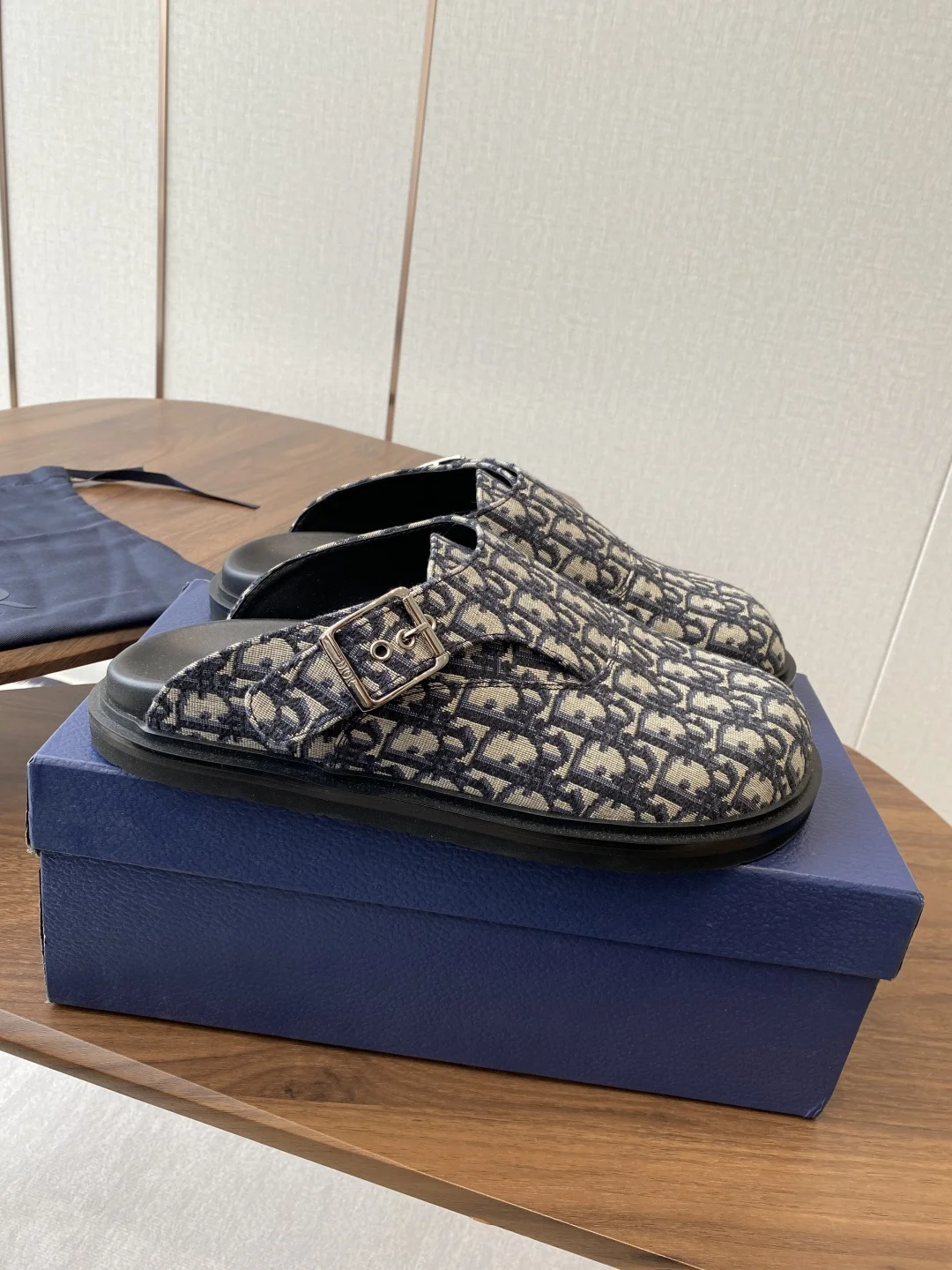 Dior 25ss Spring/Summer Latest Men s Ultra-light Foam Sole Closed-toe Slippers - Detail view 2
