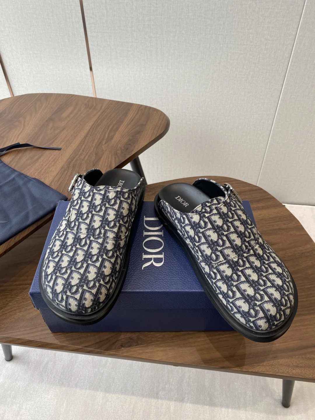 Dior 25ss Spring/Summer Latest Men s Ultra-light Foam Sole Closed-toe Slippers - Detail view 3