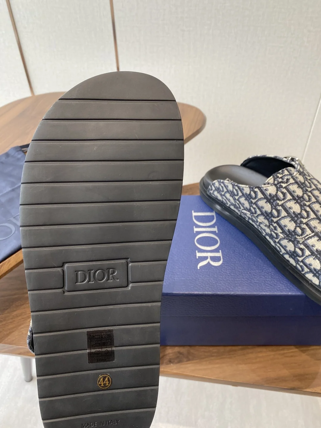 Dior 25ss Spring/Summer Latest Men s Ultra-light Foam Sole Closed-toe Slippers - Detail view 9