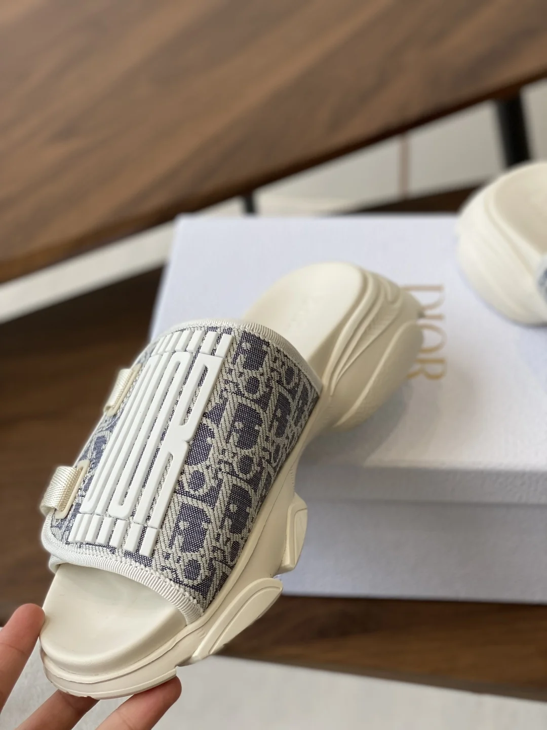 Dior 25ss Spring/Summer New D-Logo Embroidered Thick-Soled Sports Slides - Detail view 5