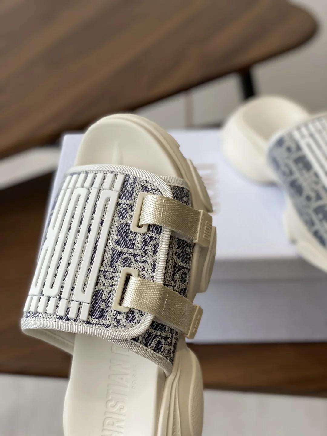 Dior 25ss Spring/Summer New D-Logo Embroidered Thick-Soled Sports Slides - Detail view 6
