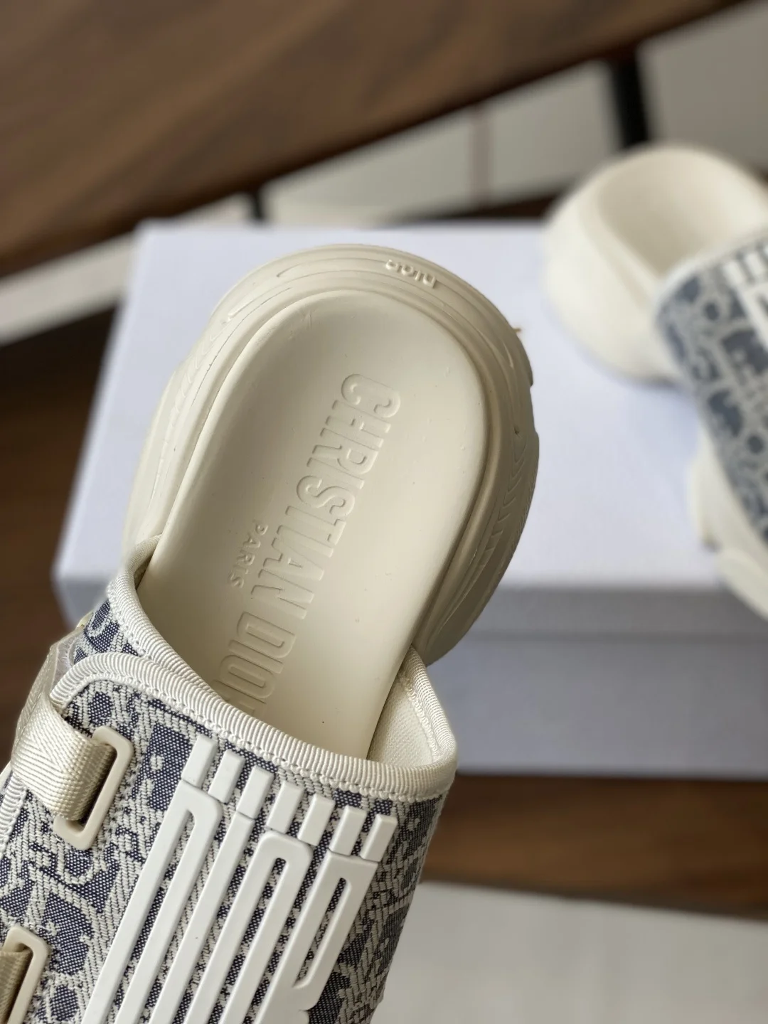 Dior 25ss Spring/Summer New D-Logo Embroidered Thick-Soled Sports Slides - Detail view 7