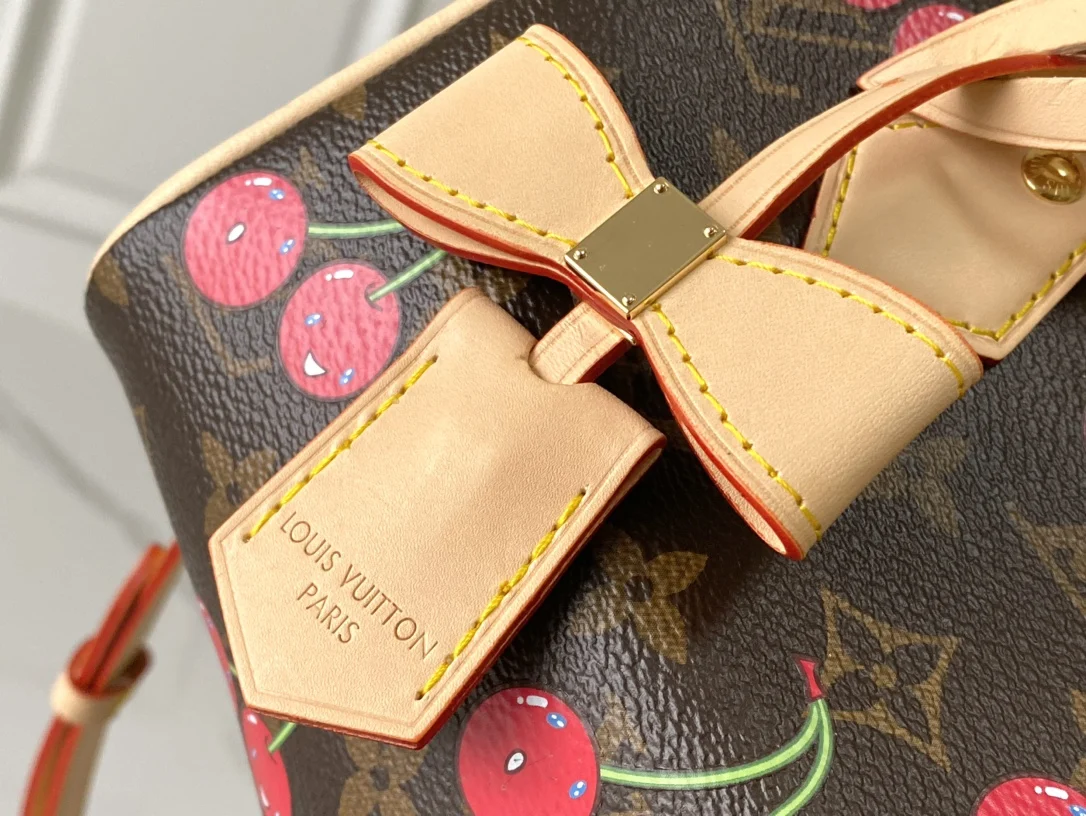 LVM13094 牛皮加固金属包角中号手袋 女士斜挎包 - 细节图 5