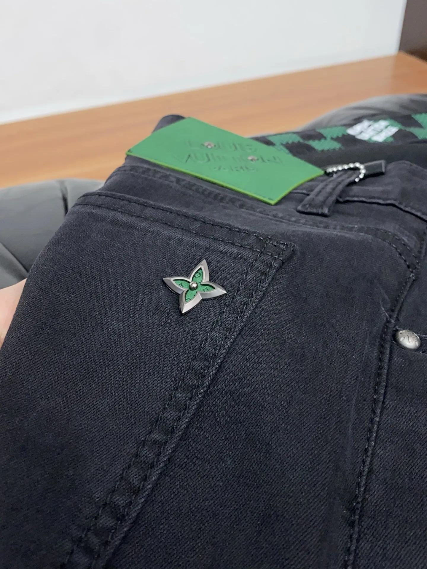 Louis Vuitton 2026 Early Spring Latest Style Jeans - Detail view 5