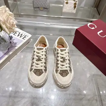 经典款休闲鞋