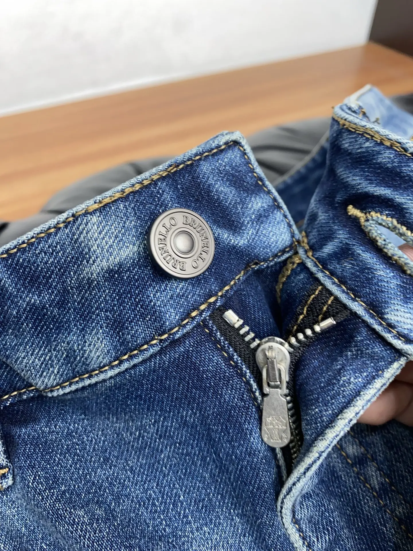 Brunello Cucinelli 2026 Early Spring Latest Vintage Style Jeans - Detail view 4
